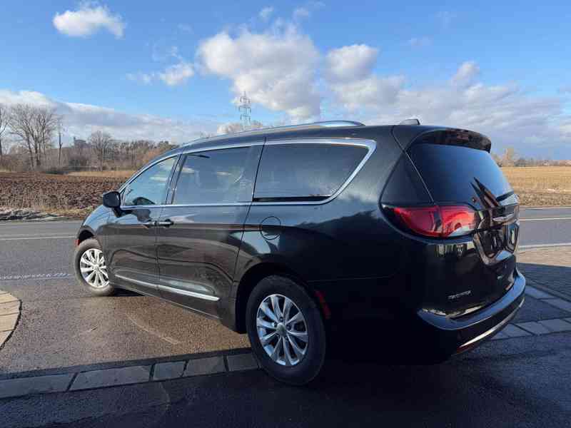 Chrysler Pacifica 3,6 Touring L DVD 2018 - foto 3