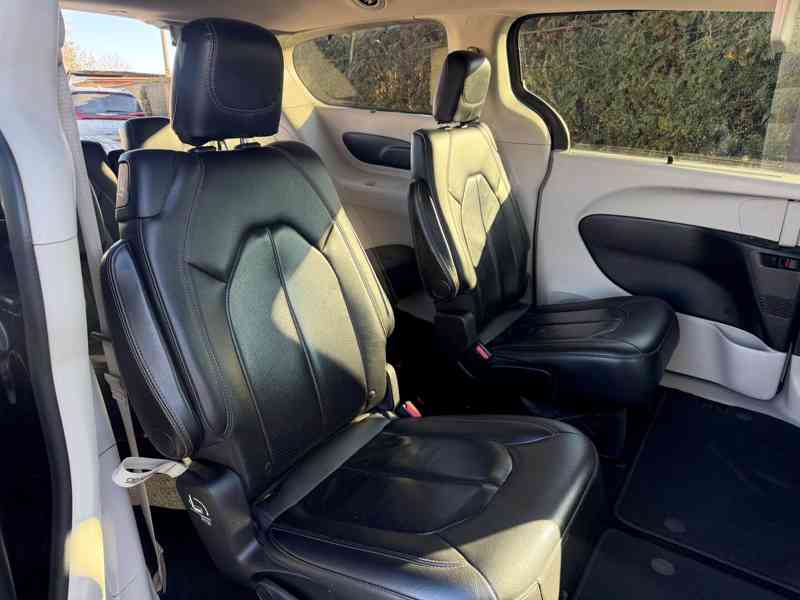 Chrysler Pacifica 3,6 Touring L DVD 2018 - foto 9