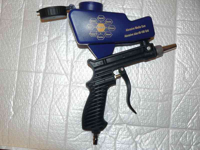 Ruční pískovačka s protiskluzovým designem (NOVÁ, NEPOUŽITÁ) - foto 3