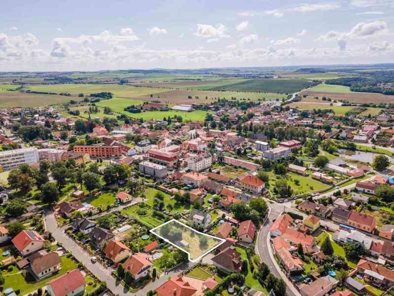 Prodej rovinatého pozemku 1020 m2 v Plaňanech u Kolína! - foto 11