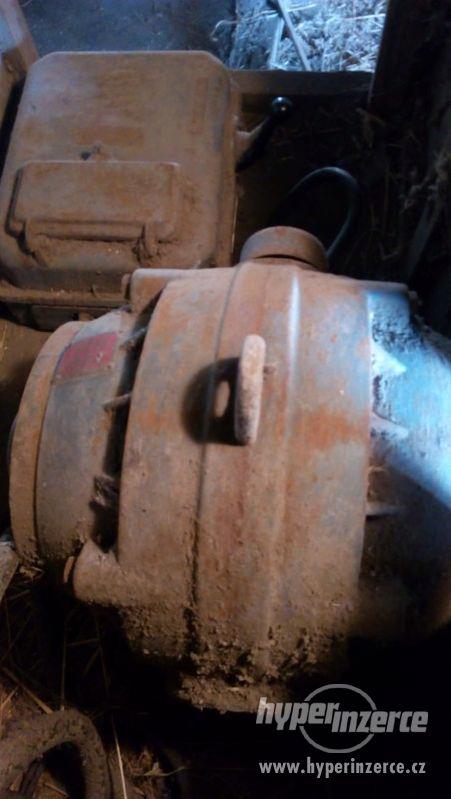 Staré  zemědělské stroje - foto 10