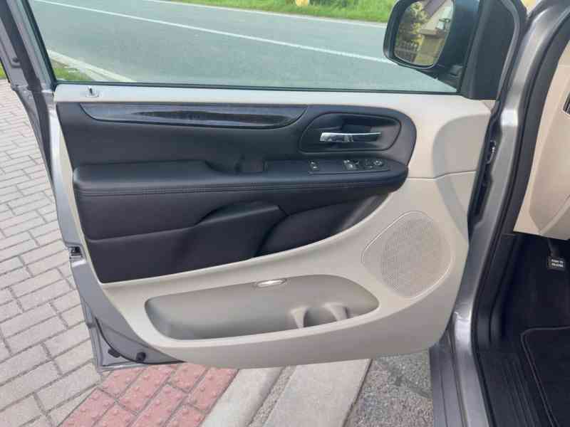 Dodge Grand Caravan 3,6 RT Pentastar 2013 - foto 12