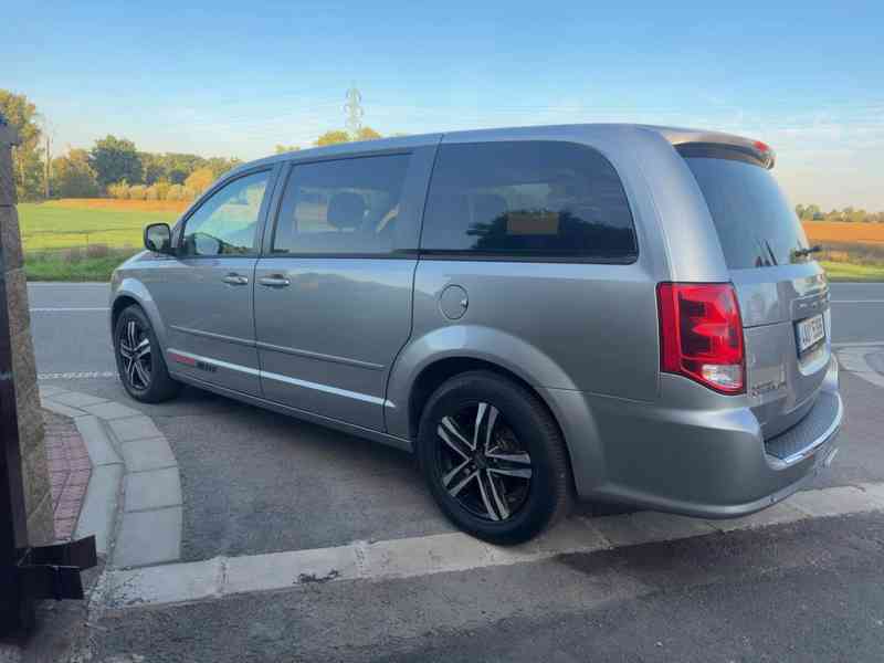 Dodge Grand Caravan 3,6 RT Pentastar 2013 - foto 2