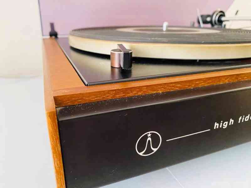 Gramofon Tesla NC 440, koupeno Tuzex 1979 - foto 2