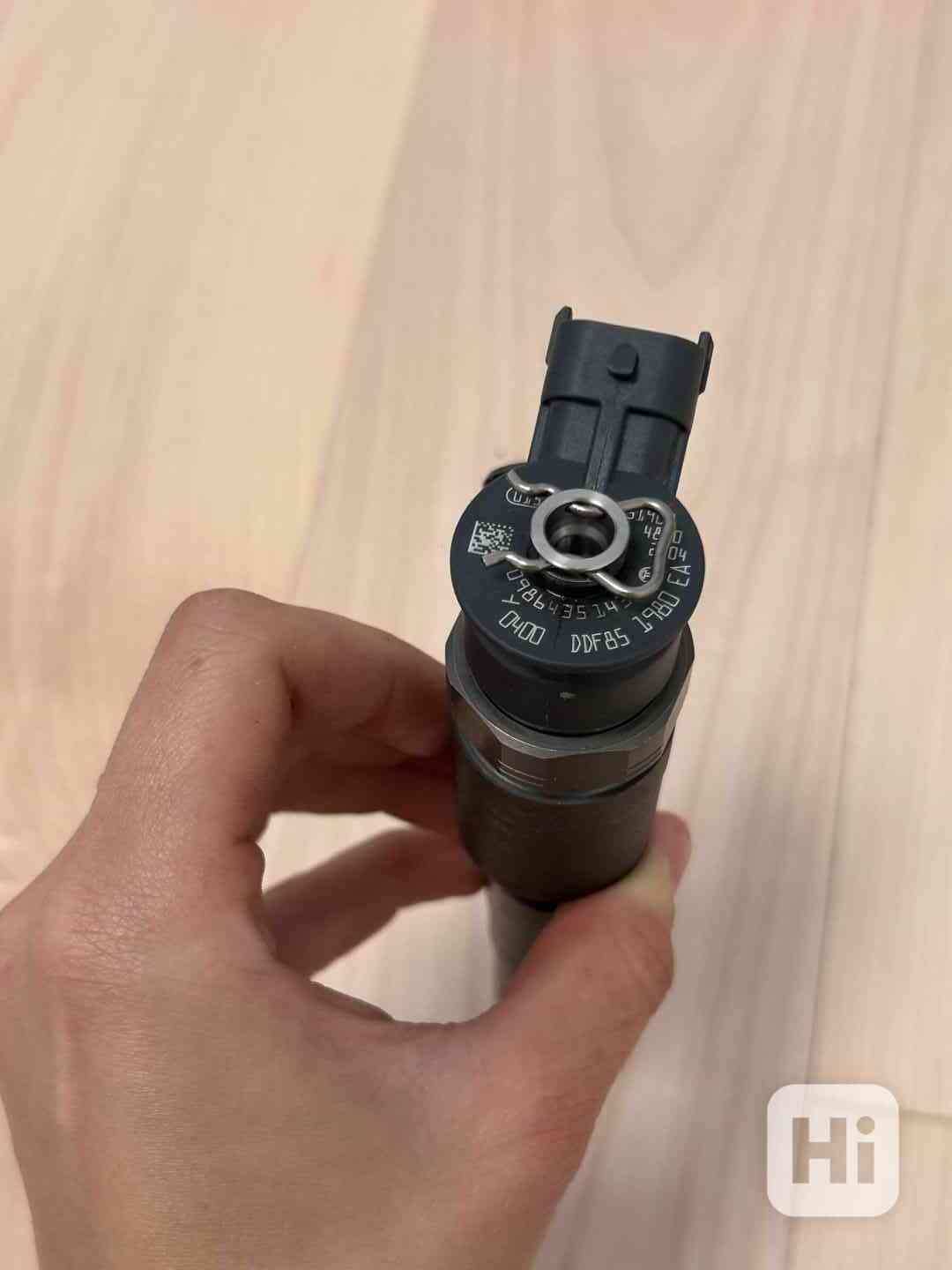 Vstřikovač Bosch 0445110252 / 0986435143 / 9656588980 - foto 1