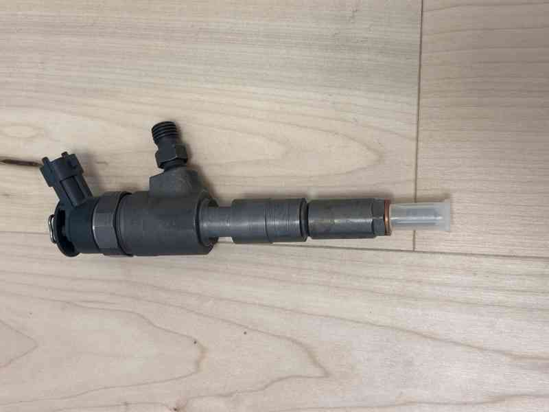 Vstřikovač Bosch 0445110252 / 0986435143 / 9656588980 - foto 2