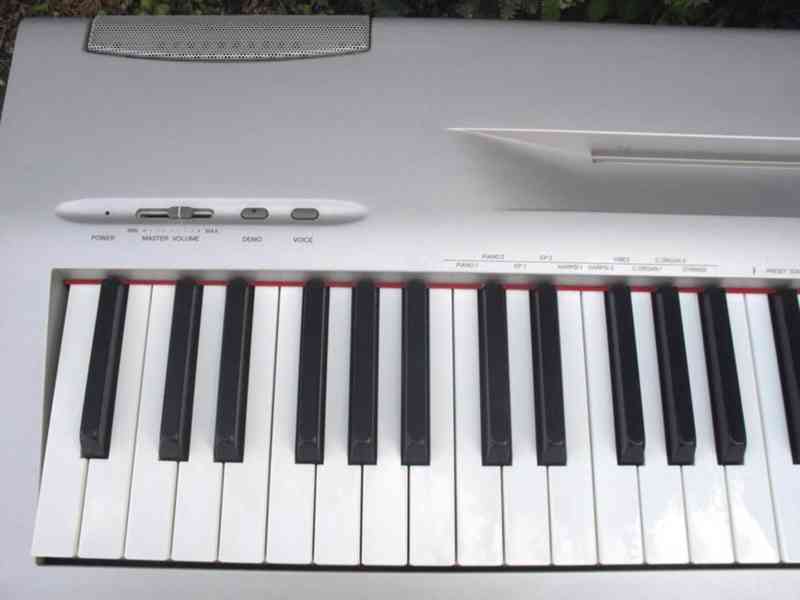 Digitální piano Yamaha P-60 - foto 4