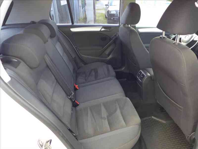 Volkswagen Golf 1,6 TDi ALU,PDC,KLIMATRONIC - foto 9