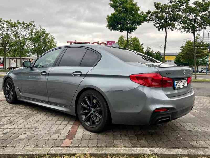 BMW Řada 5 4,4 550i 2017 M / xDrive 4x4 - foto 2