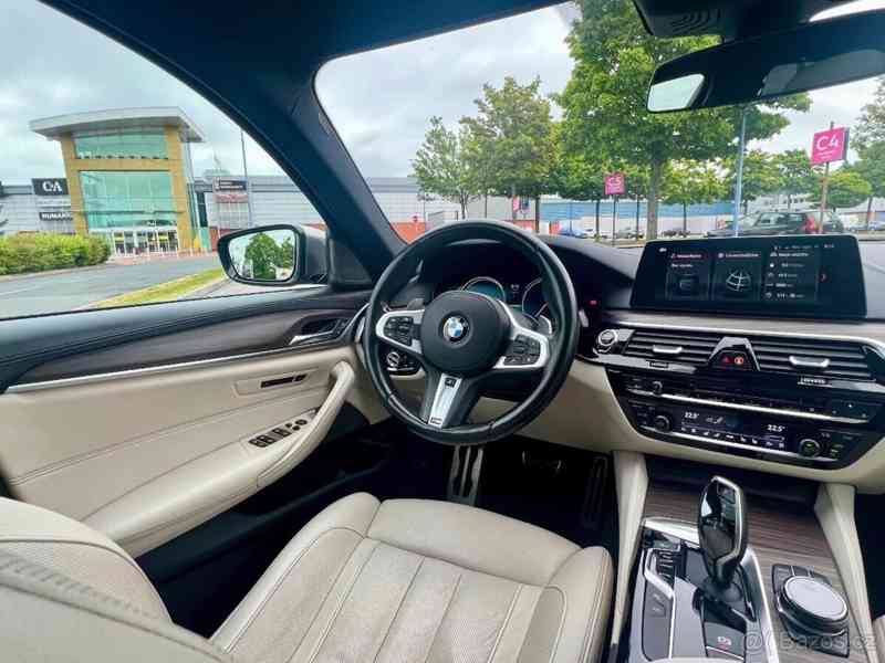 BMW Řada 5 4,4 550i 2017 M / xDrive 4x4 - foto 18