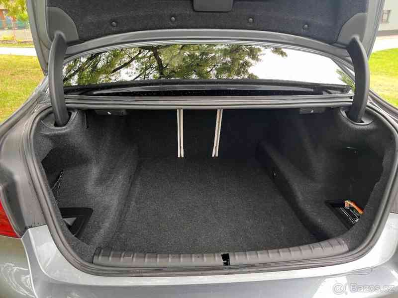 BMW Řada 5 4,4 550i 2017 M / xDrive 4x4 - foto 14