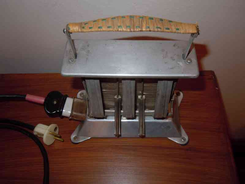 Starožitný prvorepublikový toaster - foto 6