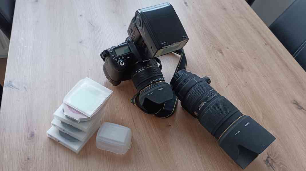 Nikon D90 + příslušenství - foto 9