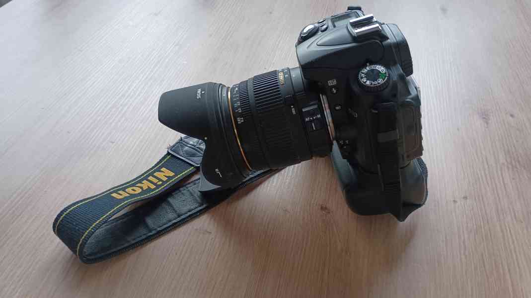 Nikon D90 + příslušenství - foto 3