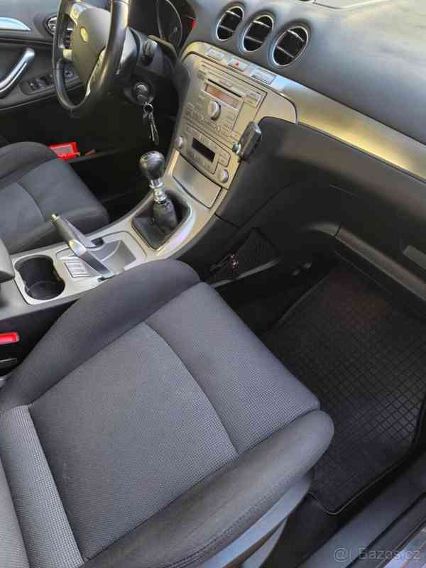 Ford S-MAX TDCi 103 kW, manuál, orig. bez - foto 19