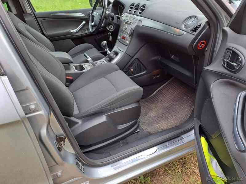 Ford S-MAX TDCi 103 kW, manuál, orig. bez - foto 18