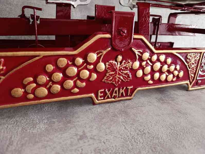 Staré váhy po renovaci, vinná réva, dekorace  - foto 9