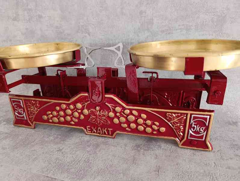 Staré váhy po renovaci, vinná réva, dekorace  - foto 11