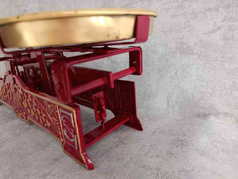 Staré váhy po renovaci, vinná réva, dekorace  - foto 7