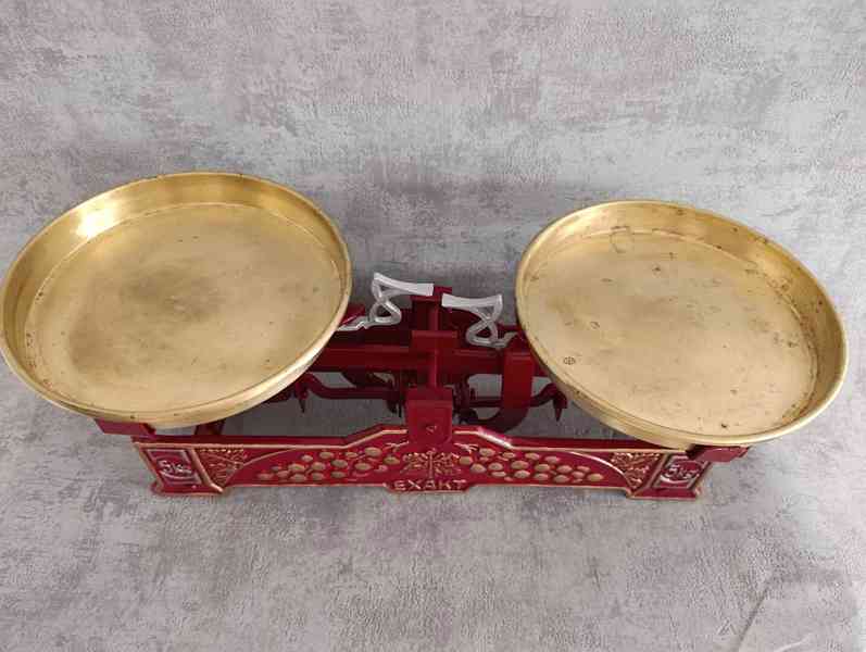 Staré váhy po renovaci, vinná réva, dekorace  - foto 6