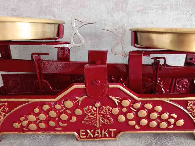 Staré váhy po renovaci, vinná réva, dekorace  - foto 4