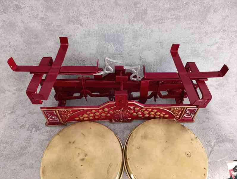 Staré váhy po renovaci, vinná réva, dekorace  - foto 5