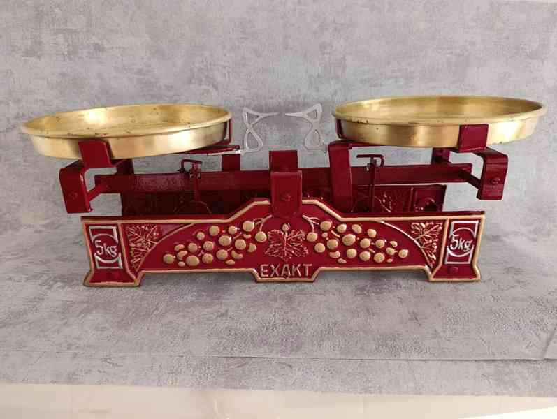 Staré váhy po renovaci, vinná réva, dekorace  - foto 8