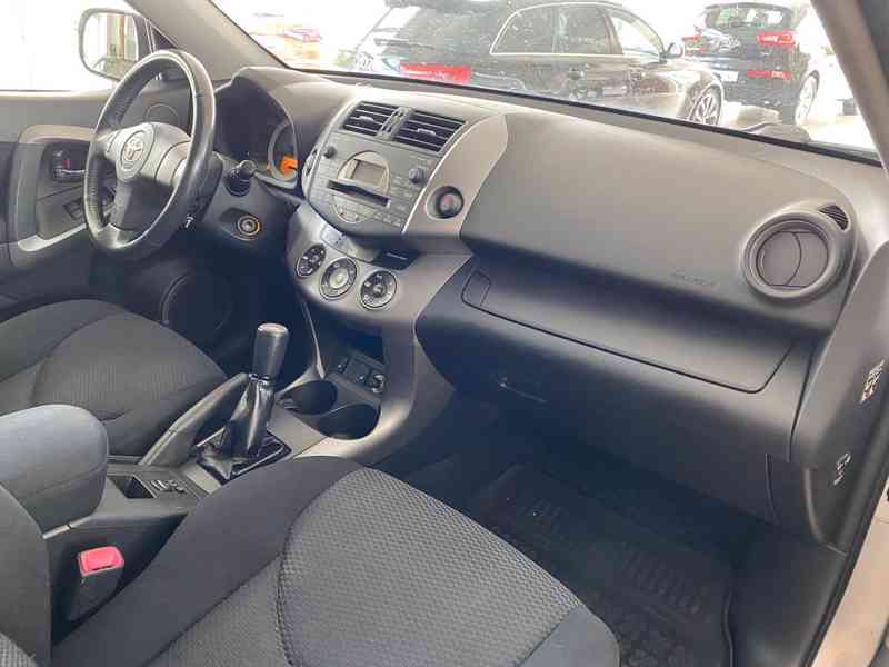 Toyota RAV 4 2.0 VVT-i Sol 4x4 benzín 112kw - foto 7