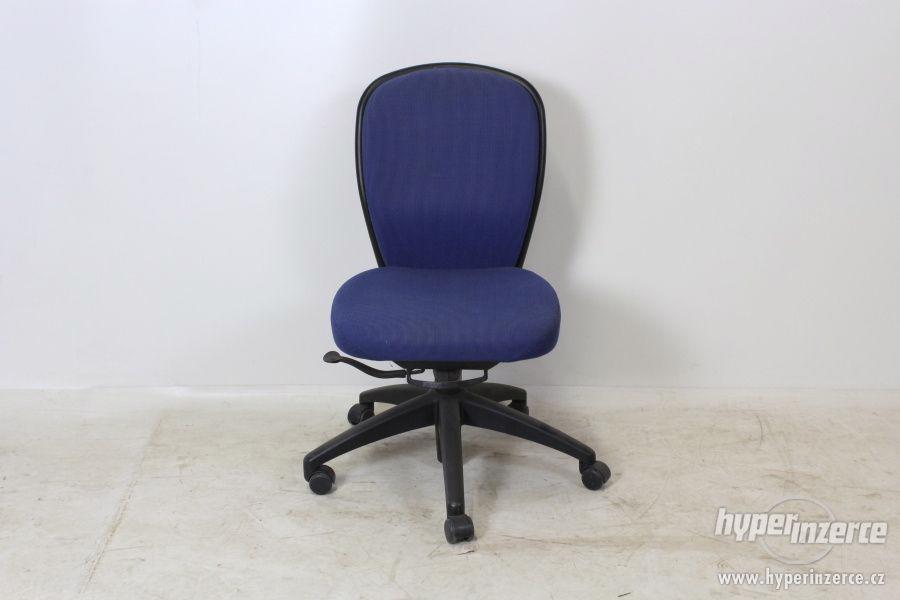 Modré kancelářské židle Kinnarps - foto 1