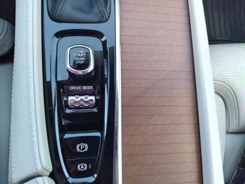 VOLVO XC90 D5 AWD INSCRIPTION 2.0 D - foto 33