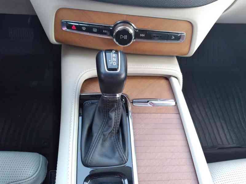 VOLVO XC90 D5 AWD INSCRIPTION 2.0 D - foto 38