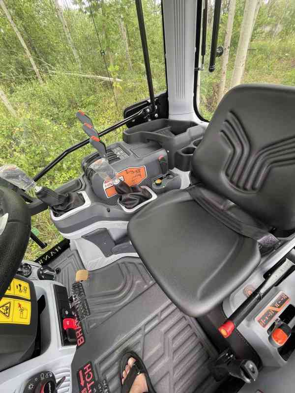 Traktor HANWO HWE 704C. Tractor 75 koni 56kW, čelný nakladač - foto 10