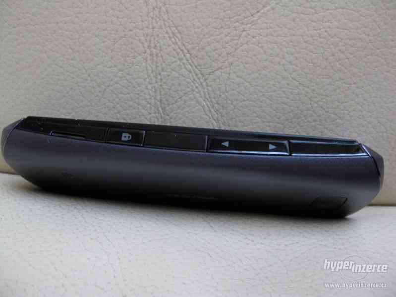 Nokia ASHA 305 - atrapa mobilního telefonu z r.2012 - foto 4