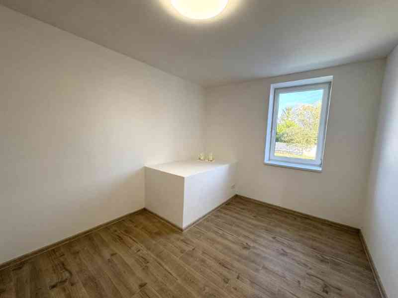 PRONÁJEM NOVĚ VYBUDOVANÉHO BYTU 2+KK, ROSTĚNICE - foto 4