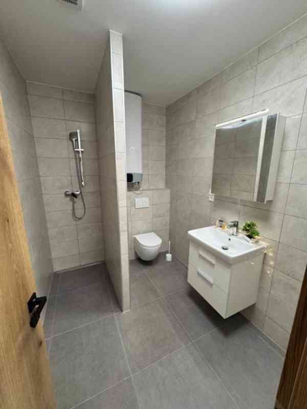 PRONÁJEM NOVĚ VYBUDOVANÉHO BYTU 2+KK, ROSTĚNICE - foto 6