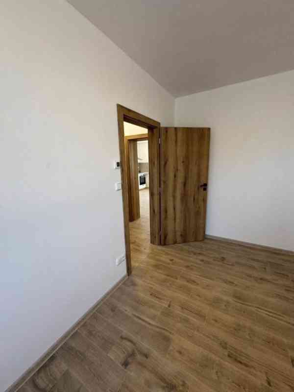 PRONÁJEM NOVĚ VYBUDOVANÉHO BYTU 2+KK, ROSTĚNICE - foto 5