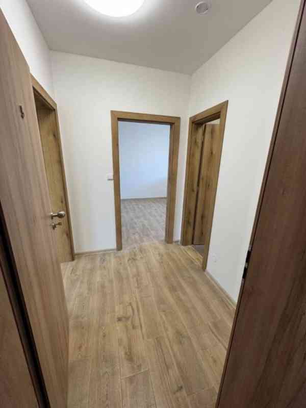 PRONÁJEM NOVĚ VYBUDOVANÉHO BYTU 2+KK, ROSTĚNICE - foto 2