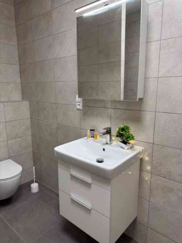 PRONÁJEM NOVĚ VYBUDOVANÉHO BYTU 2+KK, ROSTĚNICE - foto 8