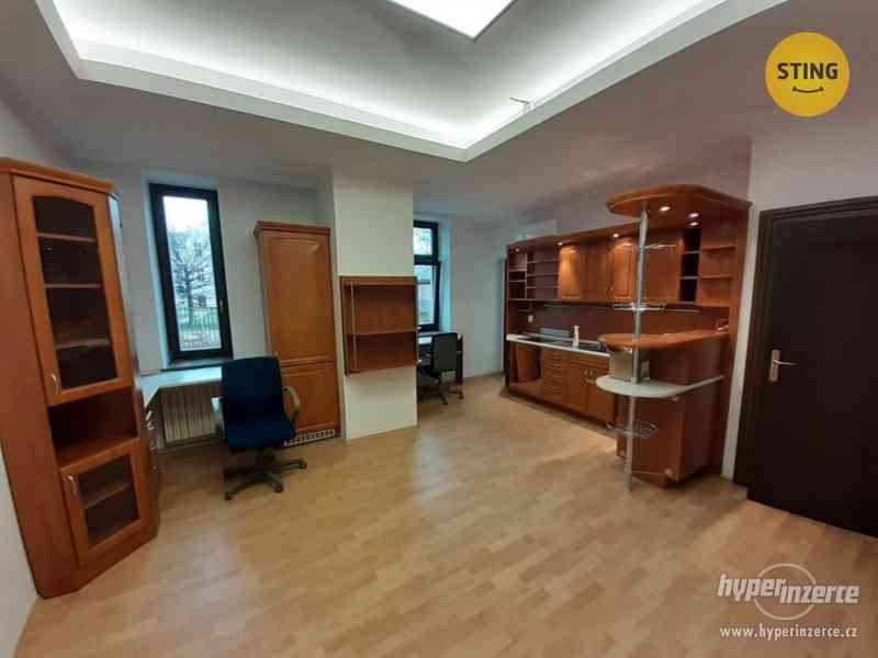 Pronájem prostor pro kancelář, ordinaci o celkové výměře 90 m2, Ostrava/Morav...