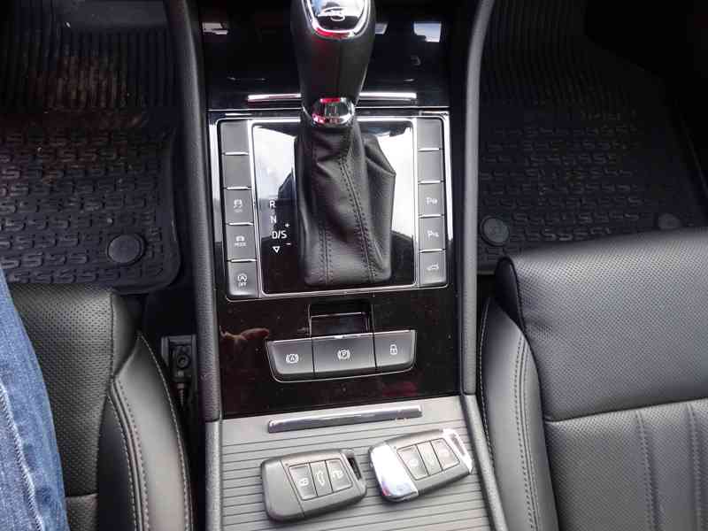 Škoda Superb 2.0 TDI L&K Combi 4x4 r.v.2016 v ČR 1.Maj. - foto 12