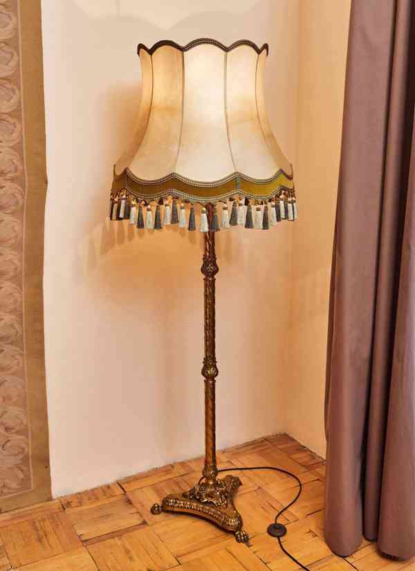 Starožitná stojací lampa s látkovým stínidlem - foto 11