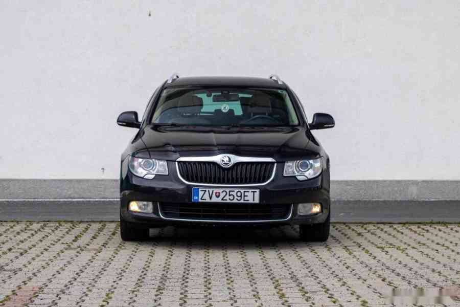 Škoda Superb Combi 3.6 FSI V6 4x4 Elegance DSG - foto 2