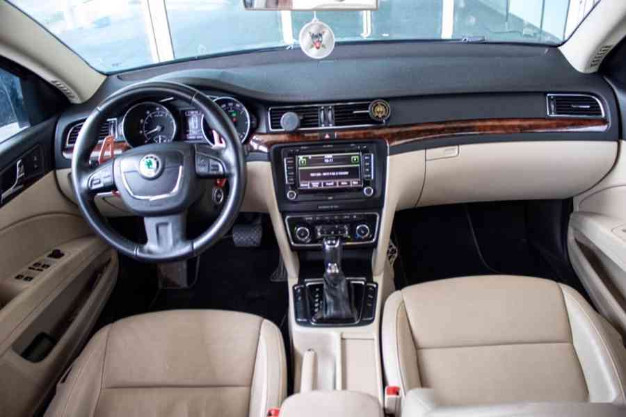 Škoda Superb Combi 3.6 FSI V6 4x4 Elegance DSG - foto 11