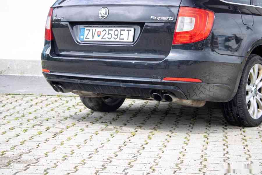 Škoda Superb Combi 3.6 FSI V6 4x4 Elegance DSG - foto 8