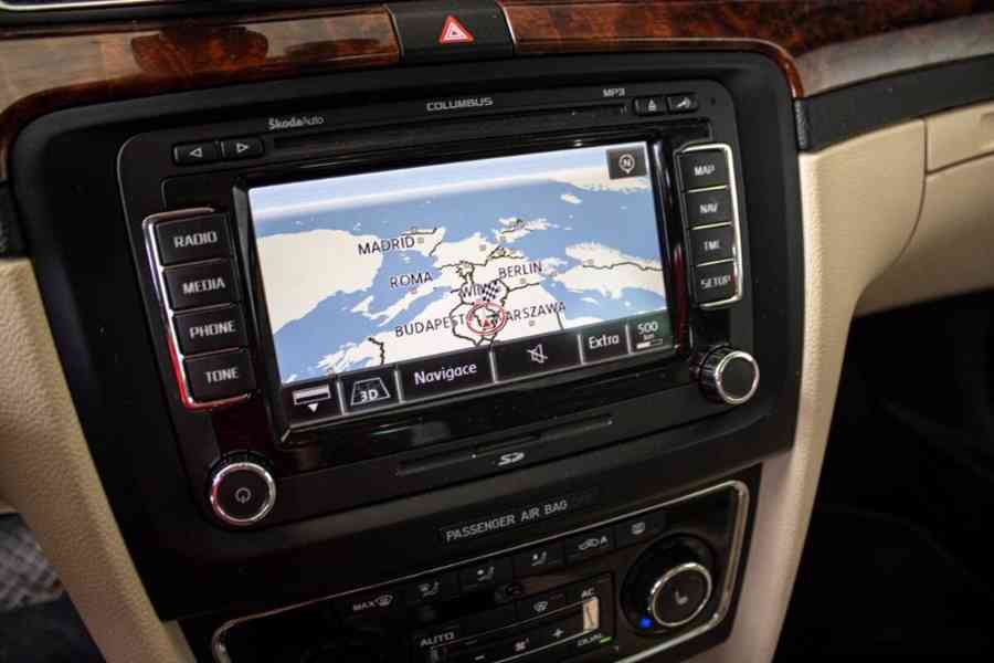 Škoda Superb Combi 3.6 FSI V6 4x4 Elegance DSG - foto 17