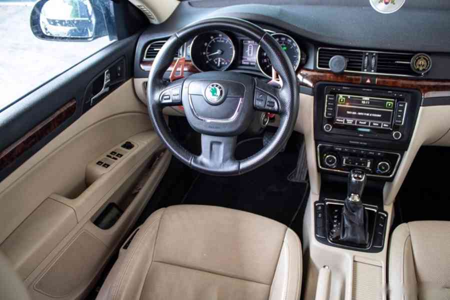 Škoda Superb Combi 3.6 FSI V6 4x4 Elegance DSG - foto 12
