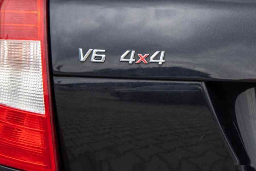 Škoda Superb Combi 3.6 FSI V6 4x4 Elegance DSG - foto 10