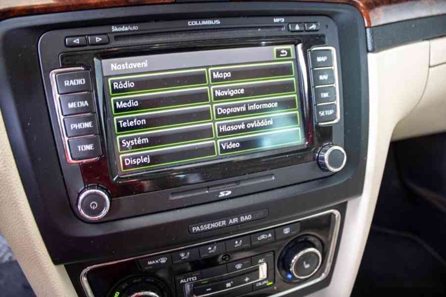 Škoda Superb Combi 3.6 FSI V6 4x4 Elegance DSG - foto 18