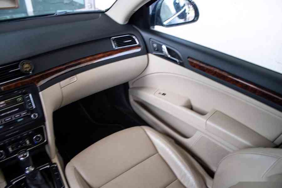Škoda Superb Combi 3.6 FSI V6 4x4 Elegance DSG - foto 13