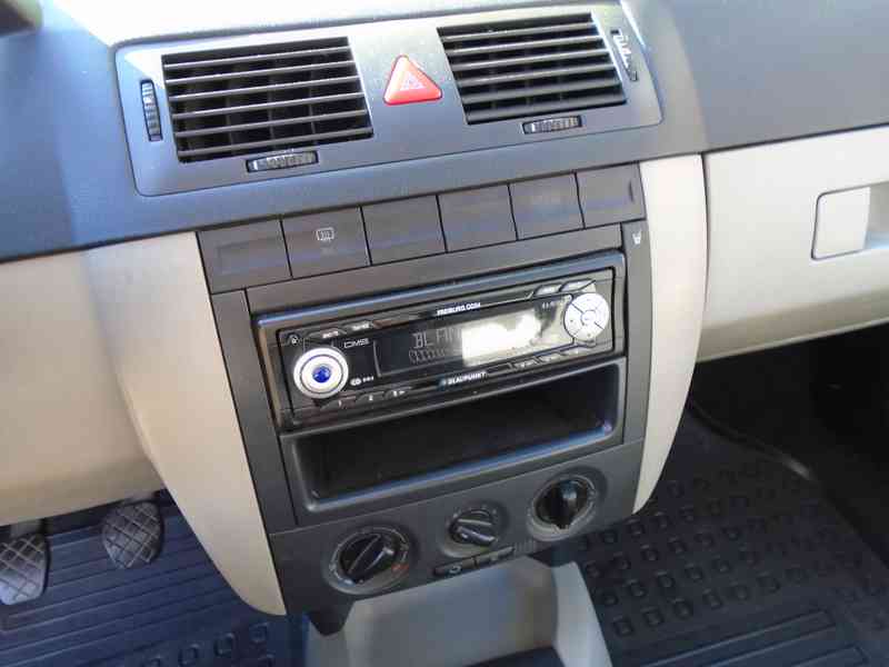 Škoda Fabia Combi 1.2 HTP 47kW klima 196tis garážované 2005 - foto 12